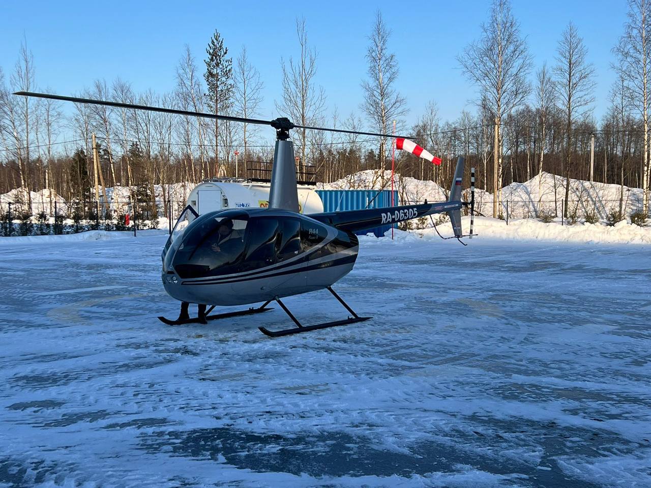 Вертолет Robinson R-44