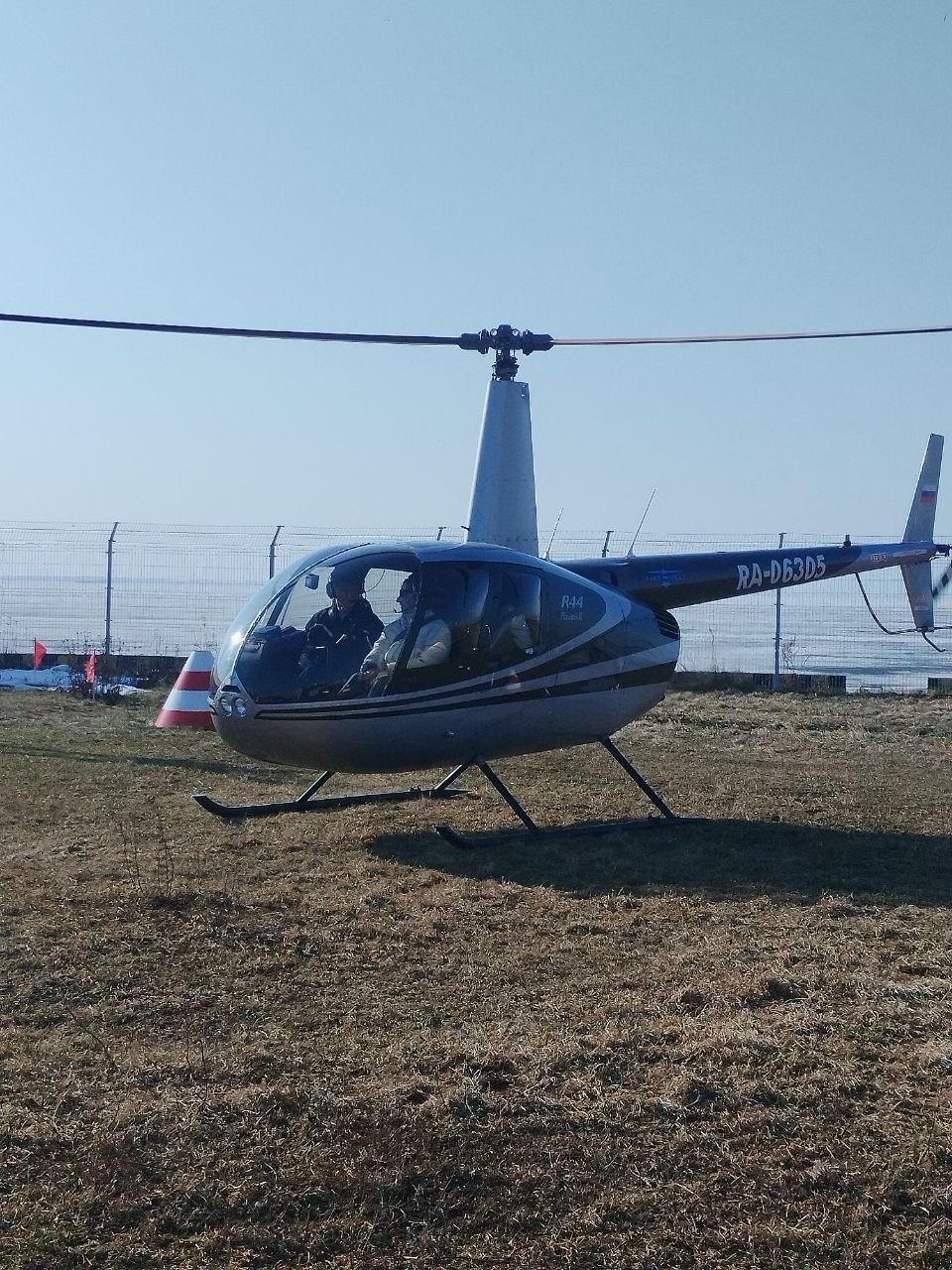 Вертолет Robinson R-44